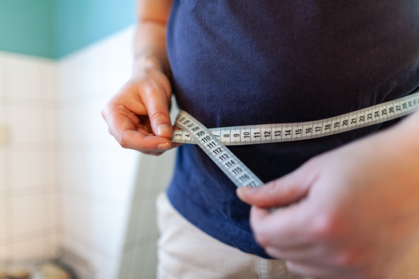 Hábitos poucos saudáveis, como o sedentarismo e o consumo de alimentos ultraprocessados, são os principais fatores de risco da pré-diabetes.